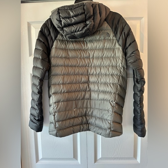 The North Face Men’s Hooded Puffer Jacket – Gray/Black – Size Small - Picture 5 of 9